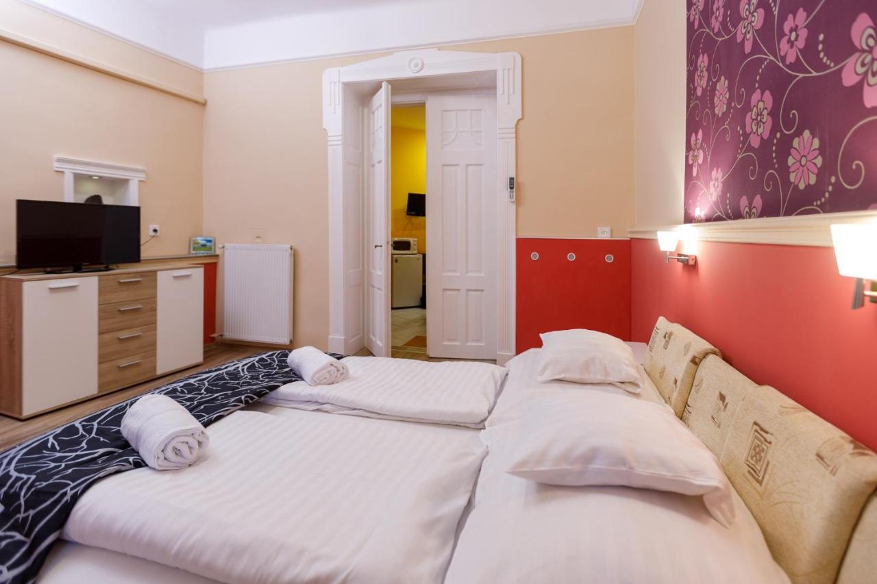 Central Apartman Gyula Eksteriør billede