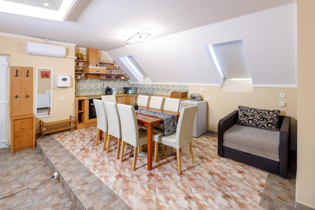 Central Apartman Gyula Eksteriør billede