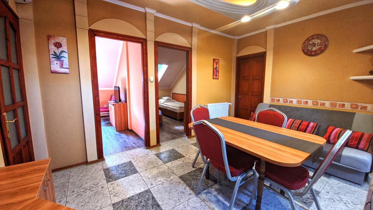 Central Apartman Gyula Eksteriør billede