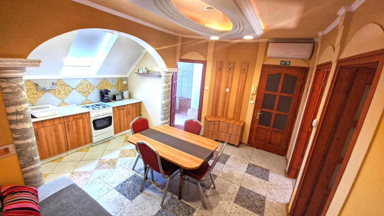 Central Apartman Gyula Eksteriør billede