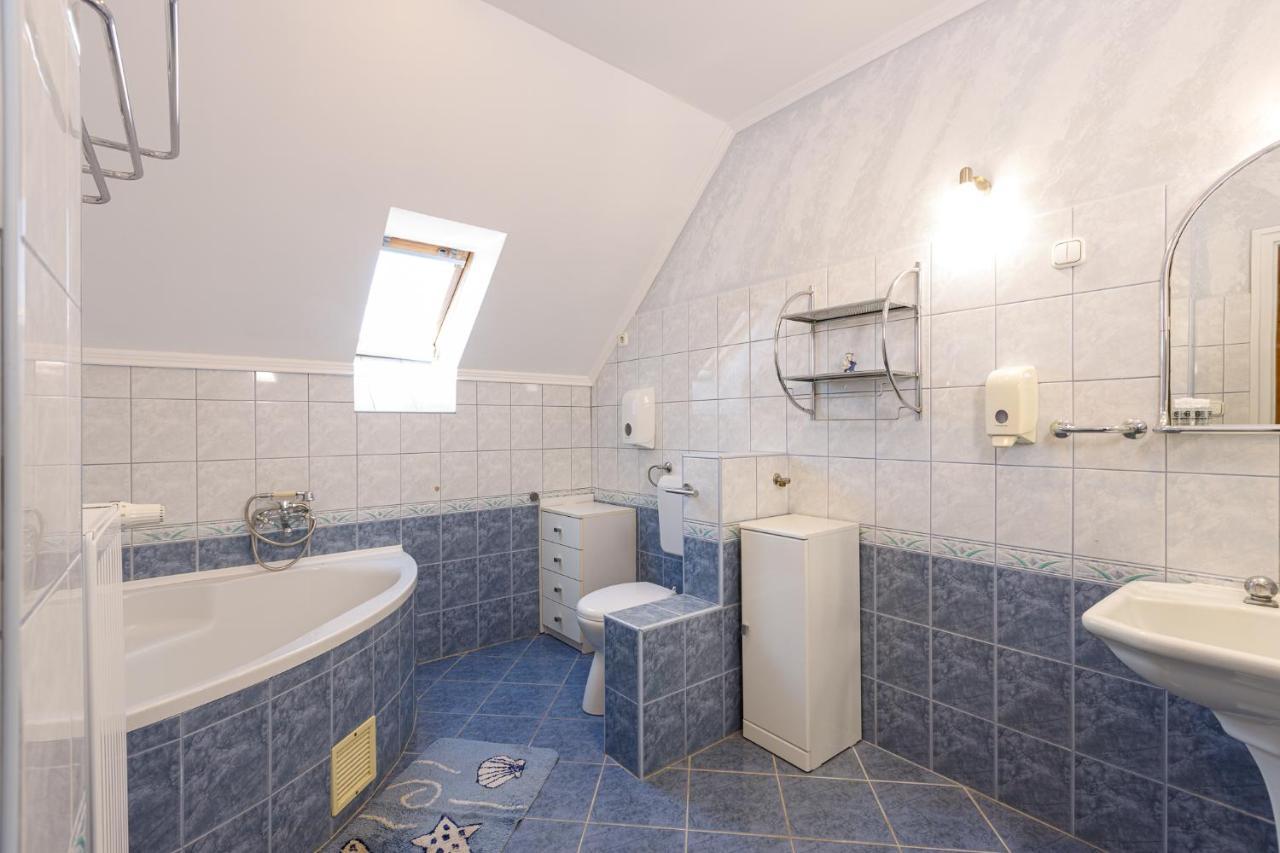 Central Apartman Gyula Eksteriør billede