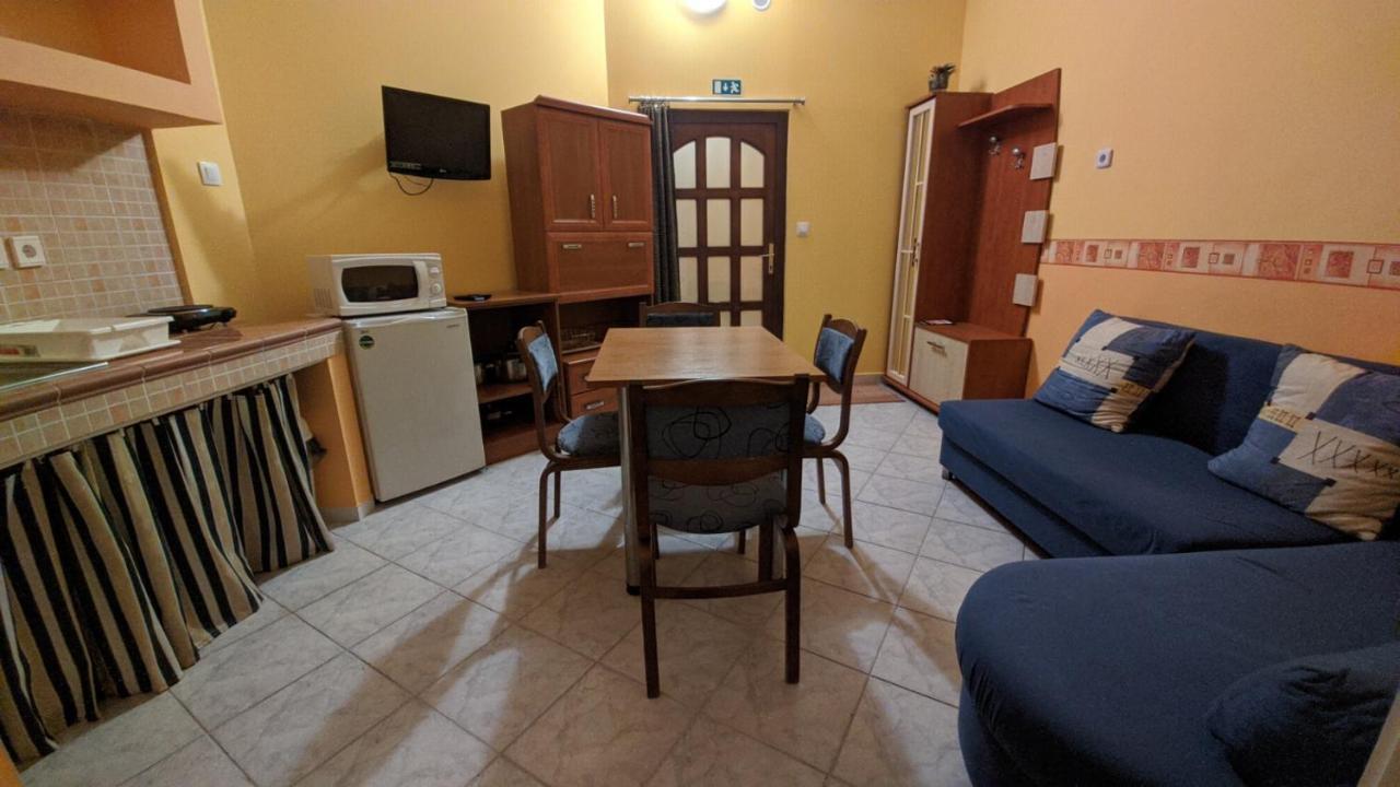 Central Apartman Gyula Eksteriør billede
