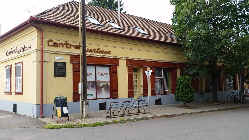 Central Apartman Gyula Eksteriør billede